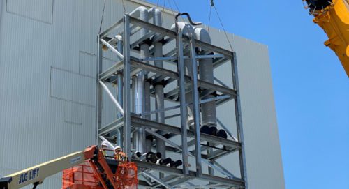 Southland Industries的工程师和设计师使用了多系统或多贸易管道架，将其集成到建筑通道和结构中。礼貌:南国行业
